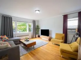 3bedroom APT with balcony & free street parking