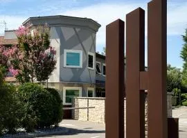 Iris Hotel