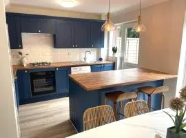 Shell Cove - With Sunny Rear Patio Near Harbourside Park