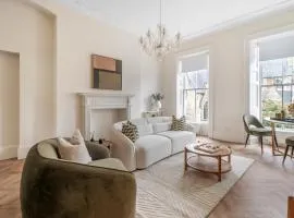 Charming Period Apartment Steps from Bath Abbey