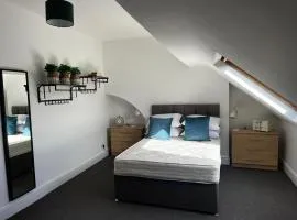 Spacious 6-Bed Home for Work Crews & Groups