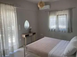 New Modern 2 Bd Flat Just Steps to Rethymno Beach