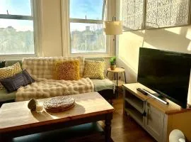 Airy Bright apartment in st Leonards