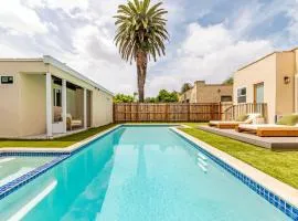 Fire Pit w pool Sunny 4BR