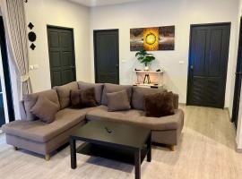 Lanta Sunshine Residence Apt 4 Two Bed Apartment with AC and Work Space, pet-friendly hotel in Ko Lanta