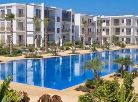 Appartement neuf meublé avec piscine – hotel w mieście Mansouria