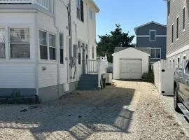 Charming, Recently Renovated 3 Bedroom Beach Block In Ship Bottom