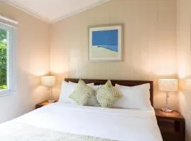 Kokomo Deluxe King - Single Cottage