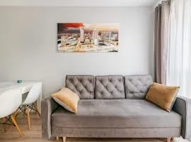 Luxury & Stylish Apartment in Wola Warsaw, Balcony