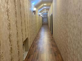 Malibu hostel pub, hotel v destinaci Şəki