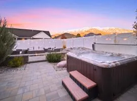 Fall Family Retreat with Custom Sauna Theatre Lux MTN Spa Pool and Poker tables Stocked Kitchen and MORE