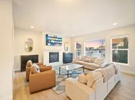 Fall Family Retreat with Custom Sauna Theatre Lux MTN Spa Pool and Poker tables Stocked Kitchen and MORE