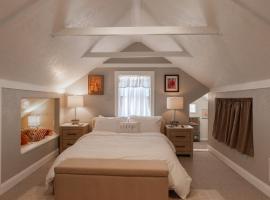 Heber base camp sleeps 7 fire pit pets ok AC, Hotel in Heber City