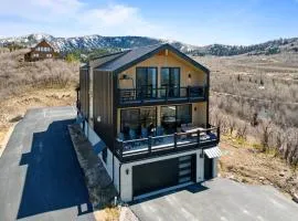 360deg views sleeps 18 hot tub pickleball