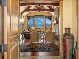 Cowboy Lake Lodge close to Chico, private pond