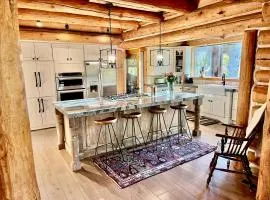Rustic Sundance cabin sleeps 13 hottub firepits