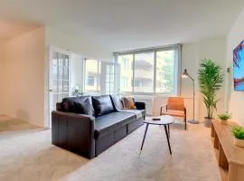 Arlington Stay with Easy Metro and Business Access