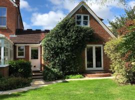 Quiet 4 guest annexe close to town、オールトンのホテル