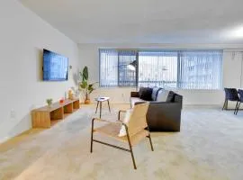 Modern Apt W Business Space & Gym