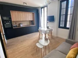 Chez Marlène Coeur Vieil Antibes, bon emplacement, rénové et convivial , clim, balcon