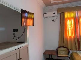COMPLEXE TOURISTIQUE ARTIZANAL bab sahara, hotel v destinaci Oulad Akkou