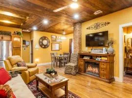 Stockyards 5 mins, New, Sleeps 8 Cedar House, TCU
