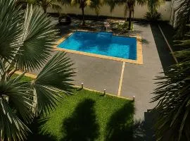 A Casa Paradisiaca l Luxo Piscina Super Hiper Quente 60 Graus Aquecimento Elétrico e Piscina Enorme com Roupa de Cama e Banho Aceitamos PET