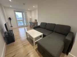 London Luton Airport Luxury Midland Apartments - GATED PARKING - Balcony - Sleeps 4, apartamento en Luton