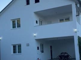 Bujtina e Kadrise, hotell sihtkohas Kukës