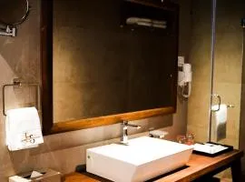 The 33rd Executive Suites