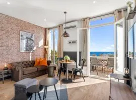 Nice Renting - CAMBRAI - Luxurious Sea View Terrasse - King Bed - Parking - AC - fully equipped