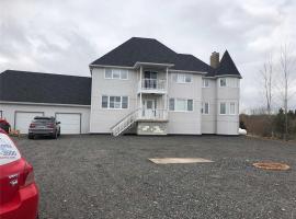 Peaceful Country Home on 25 Acres of Wooded Land, hotel em Alliston