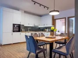 Ada Lake & Family Suite