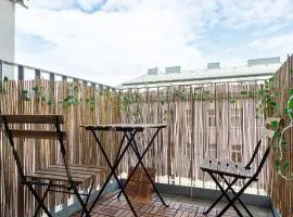 Luxury Modern Apartment with Balcony