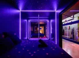 Loveroom Ô Diable Des Plaisirs avec jacuzzi