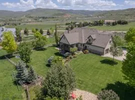 Sage haven lux lodge sleeps 24 firepit 7br5.5ba