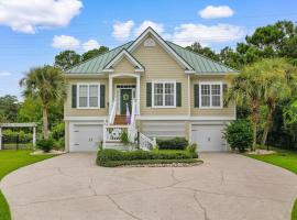 Peaceful Getaway-Resort Access; Golf Cart Included, hotel i Pawleys Island