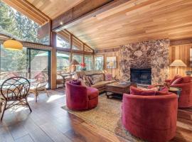 Family-Friendly Truckee Cabin Near Ski Shuttle!, hotel in Truckee