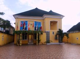 Grandsheffield 8 hotel, hotel con estacionamiento en Mama