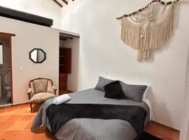 LeyvaYork Apartasuites