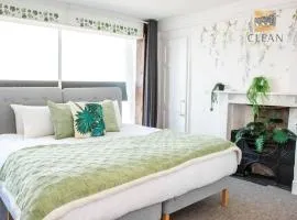 1 Bed Beauty With Parking By Clean Break