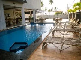 Apto com Piscina e Salao de Jogos a 100m da praia