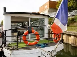 Péniche insolite sur la Seine - près de Paris