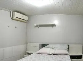 Quarto em casa de família