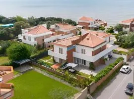 VILLA LILLA Beachfront - Sea View with Parking and Private Garden