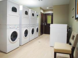 Staybridge Suites Denver - Central Park by IHG, ξενοδοχείο στο Ντένβερ