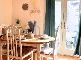 Urban Oasis Stylish Boho Flat in Bristol