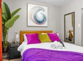 The Philly Zoo Queen Retreat with Fireplace - Parking Available