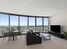 Panoramic Views Apartment & High-Rise Pool and Gym