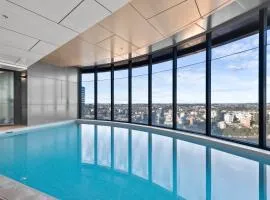 Panoramic Views Apartment & High-Rise Pool and Gym